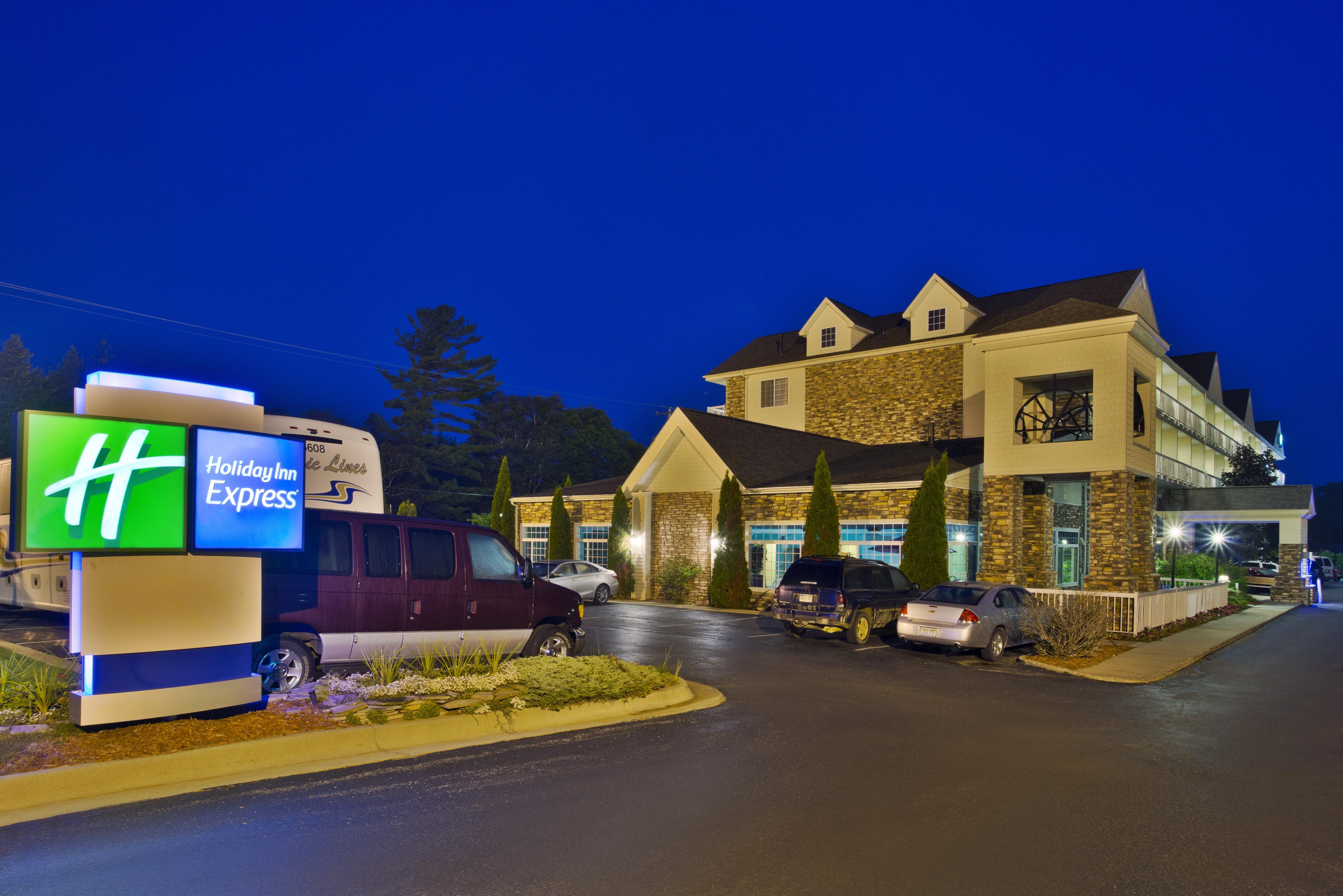 Holiday Inn Express Mackinaw City By Ihg Exterior foto